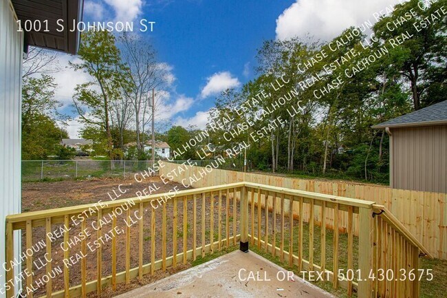 Building Photo - 1001 Johnson St