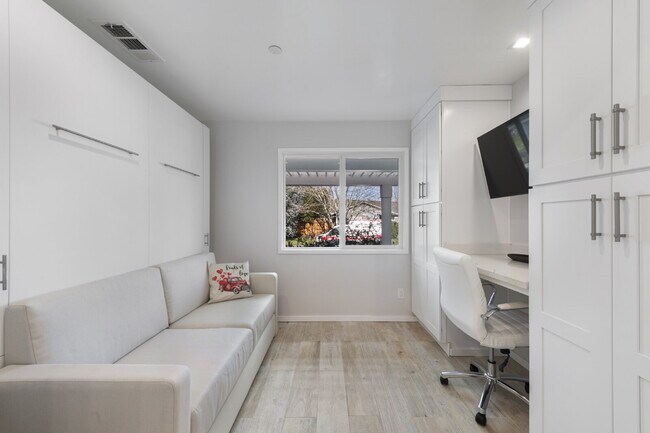 Building Photo - Three bedroom, Two bath, Single level home.