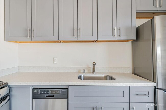 Building Photo - 70 Terra Vista Ave