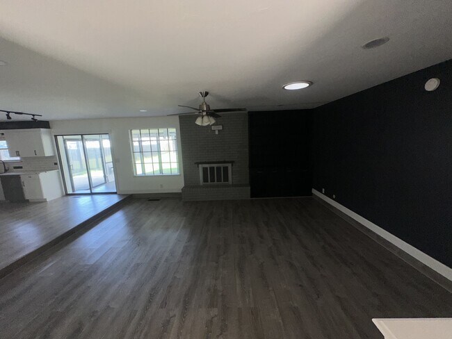 Building Photo - 5208 Mackleman Dr