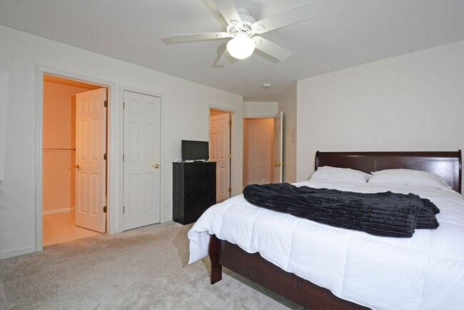 Building Photo - Spacious 5-Bed 3-Bath Home in South St. Paul - Available Now!