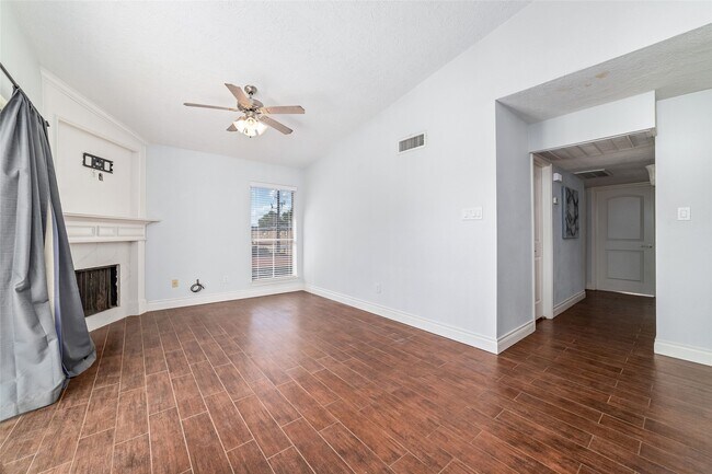 Building Photo - 2300 Augusta Dr