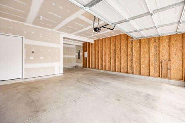 Building Photo - Updated 3-Bedroom Home with 3 Baths, Open-Concept Layout, Luxury Flooring & Bright Modern Kitchen