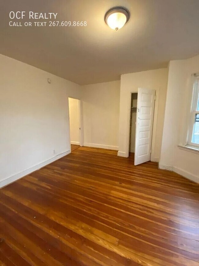 Building Photo - 316 S 43rd St