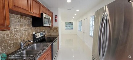 Building Photo - 831 NW 14th Way