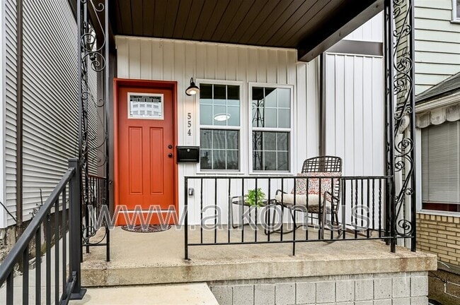 Building Photo - 554 Frayne St