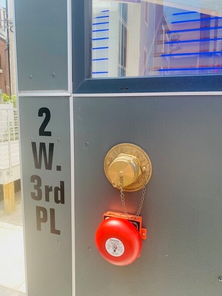 Building Photo - 2 W 3rd Street Pl