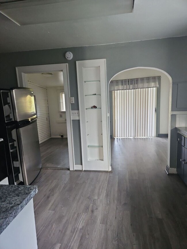 Building Photo - 2ba 1ba with Garage