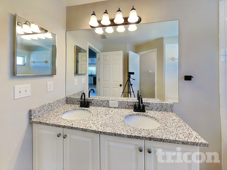 Building Photo - 24307 Satinwood Ct