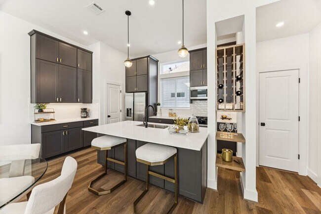 Building Photo - 2125 Hoskins Dr