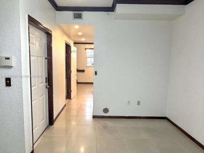 Building Photo - 420 E 1st Ave