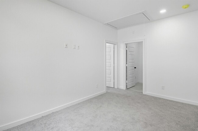 Building Photo - 2927 El Fenice Ln