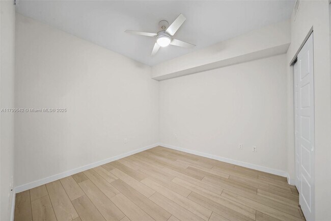 Building Photo - 555 NE 8th St
