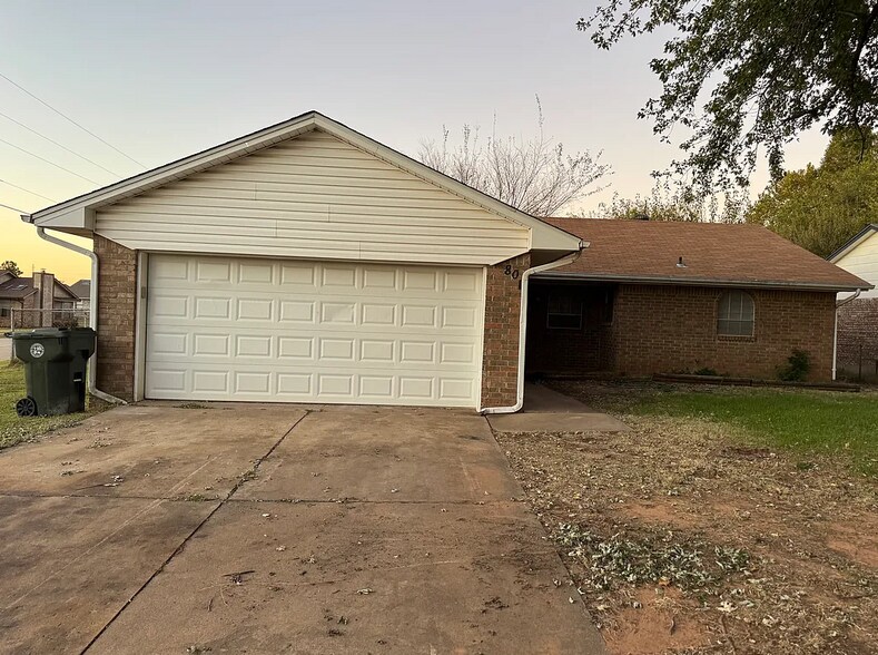 Building Photo - 8801 Cedar Ln