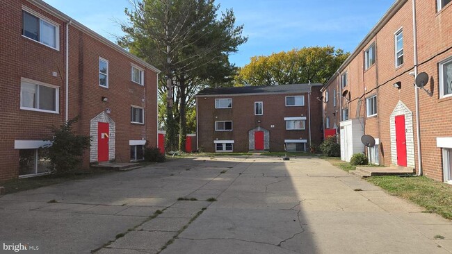 Building Photo - 5018 Denmore Ave