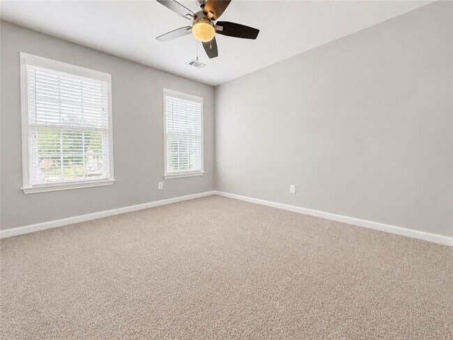 Building Photo - 1707 Hidden Pond Cir