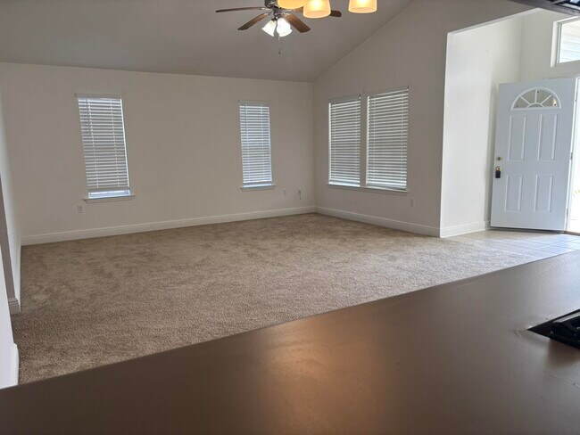 Building Photo - 3326 Golden Rain Dr