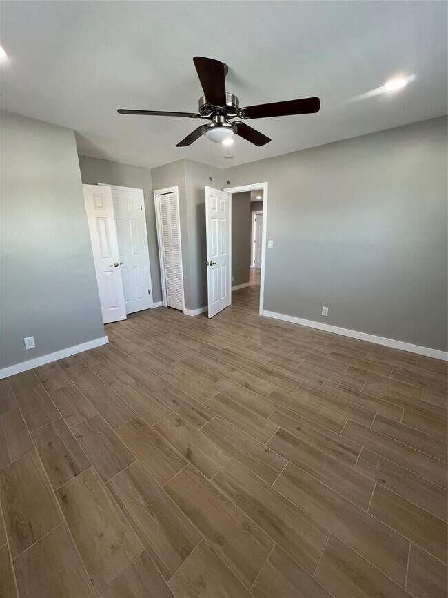 Building Photo - 2016 NE 17th Ct