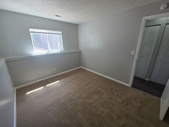 Building Photo - 4469 E Pikes Peak Ave