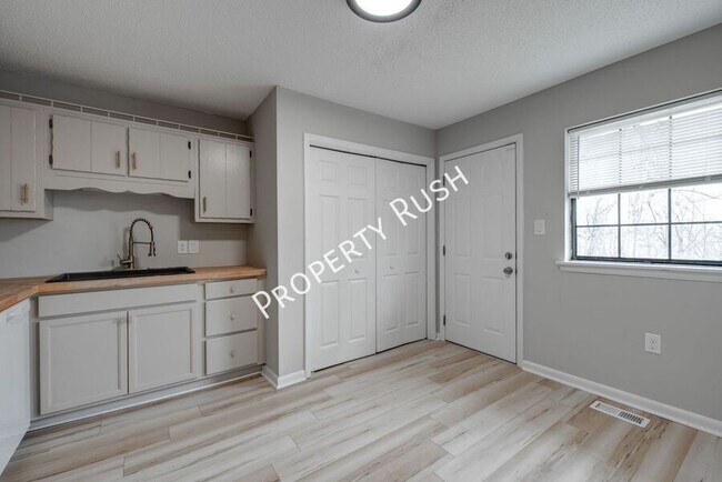 Building Photo - 340 Alpine Dr