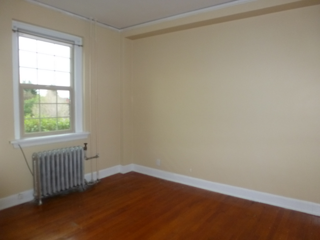 Building Photo - 440 N Park Ave