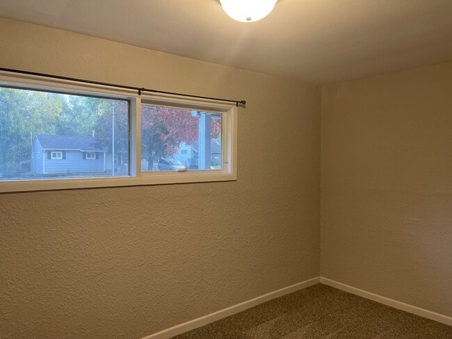 Building Photo - South KC 4Bed/1 Home Available Now!