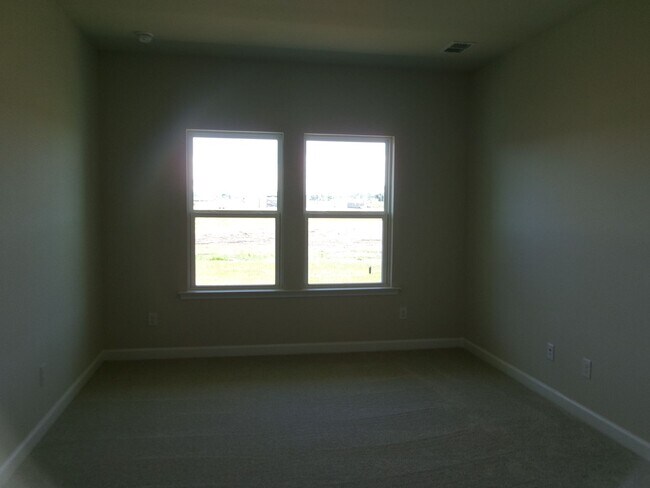 Building Photo - 3 bedroom, 3 bath townhome in Blue Heron Retreat