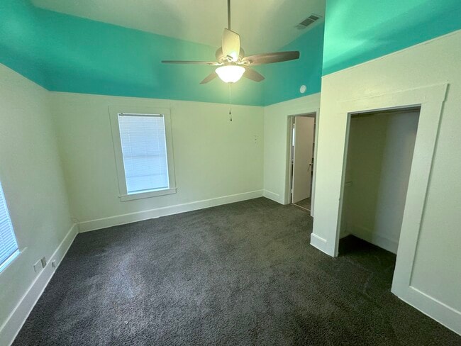 Building Photo - 715 Oscar Smith St