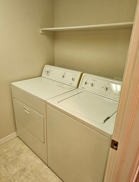 Laundry - 5220 Boardwalk Dr