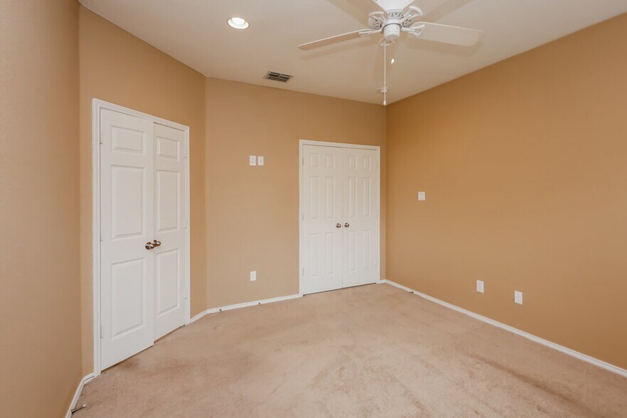 Building Photo - 1709 Heron Dr