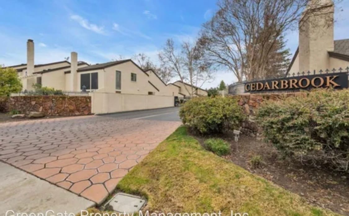 Building Photo - 1102 Cedar Creek Dr