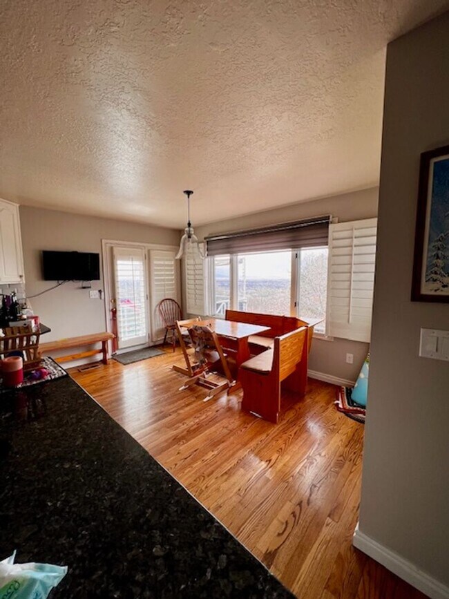 Building Photo - 4045 Beus Dr