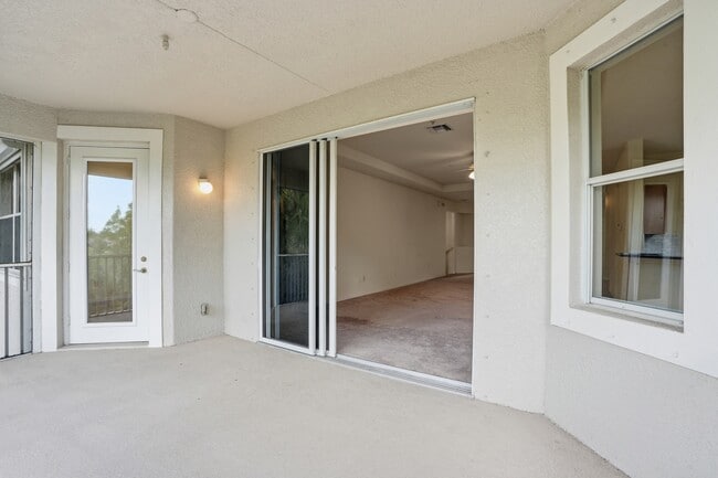 Building Photo - 12854 Carrington Cir