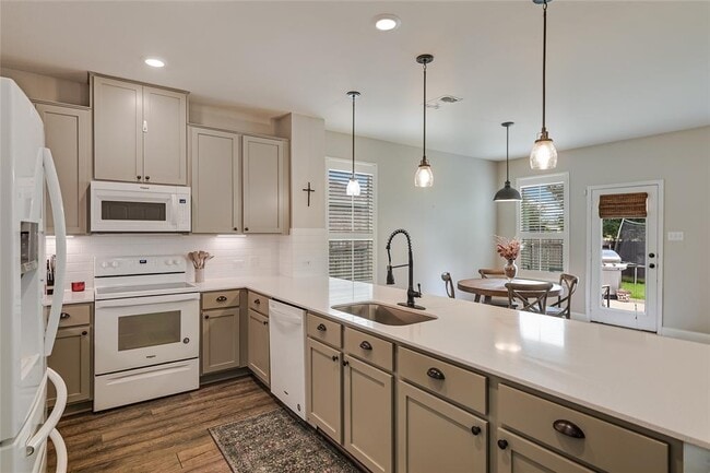 Building Photo - 1008 Estes Park