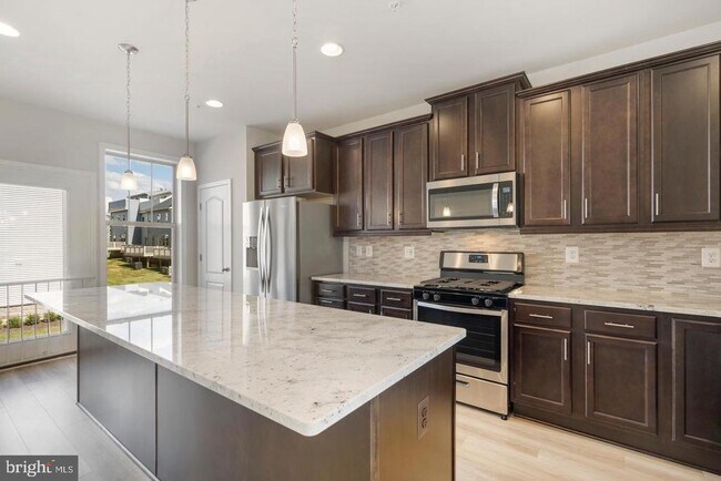 Building Photo - 5911 Garden Walk Dr