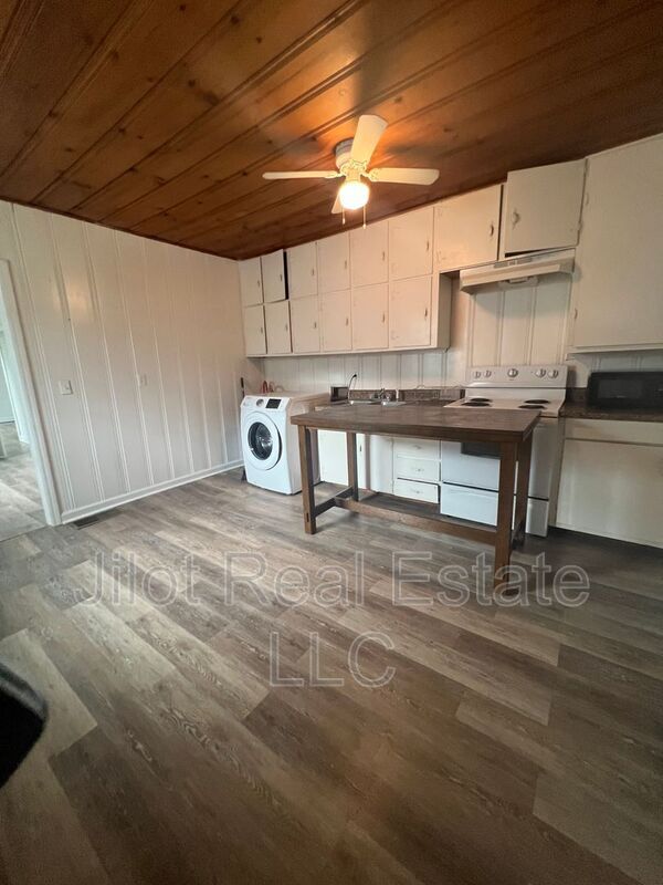 Building Photo - 3374 Colville Ave