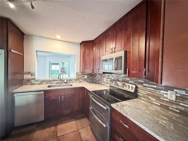 Building Photo - 912 Carvell Dr