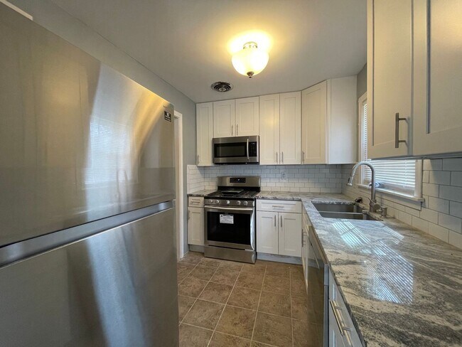 Building Photo - {7516} Prairie Village Ranch | Fenced Backyard | 1 car garage