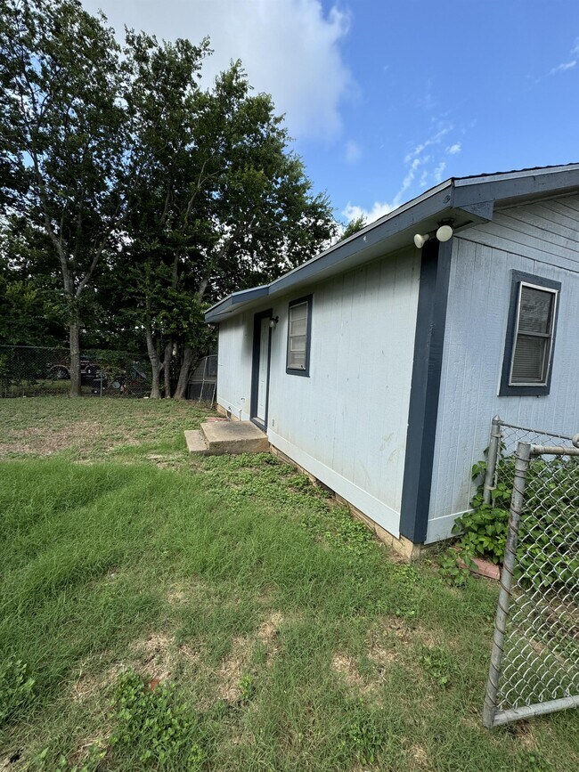 Building Photo - 1806 Mulford St