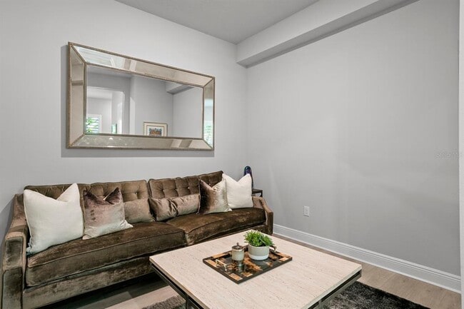 Building Photo - 408 S Matanzas Ave