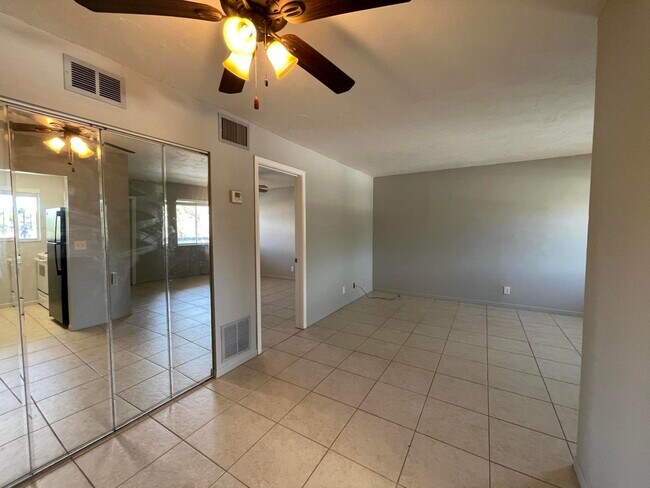 Building Photo - 306 E Ocean Ave