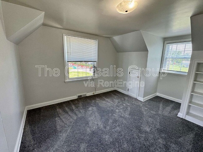 Building Photo - 512 W Stanton St