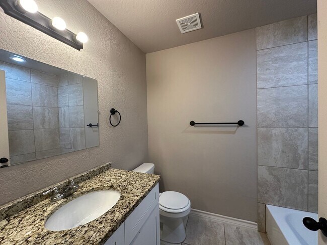 Building Photo - Town home for rent