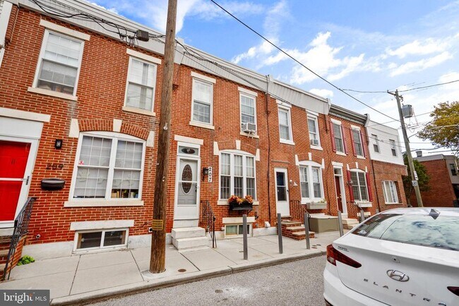 Building Photo - 207 Daly St