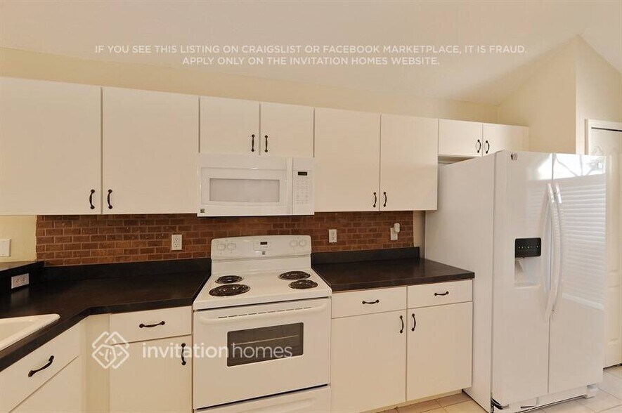 Building Photo - 4802 Woodmere Rd