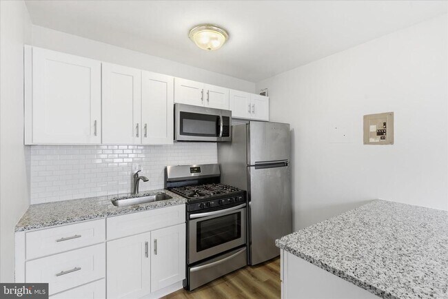 Building Photo - 1200 S Arlington Ridge Rd