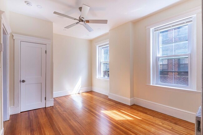 Building Photo - 94 Hutchings St