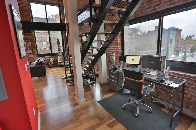 Building Photo - One-of-a-Kind Loft for Rent at Plant 51 in...
