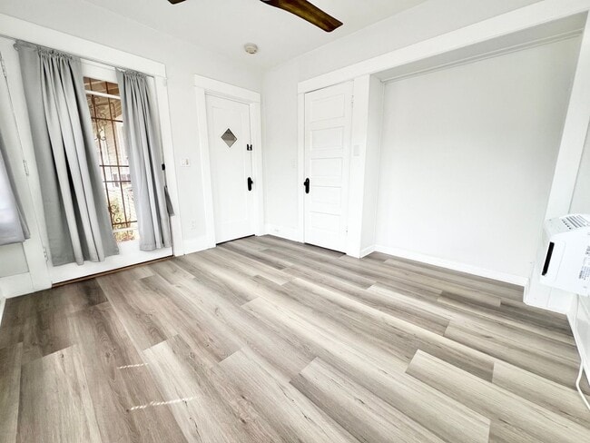 Building Photo - Charming Rose Park Home | 3 Bedrooms | In-...