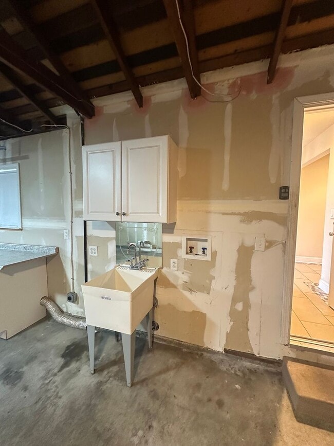 Building Photo - Gorgeous, 3 bedroom, 2.5 bath home, ready for move in